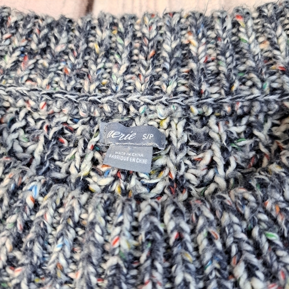 AERIE Gray White & Multicolor Sweatshirt Side Slits At The Bottom Size Small